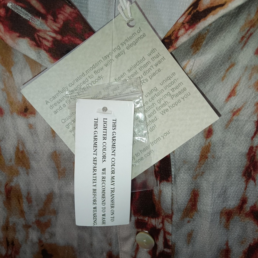 WynneLayers Shirt Womens Medium Red Beige Watercolor Button Up Blouse Top NWT - Picture 13 of 14